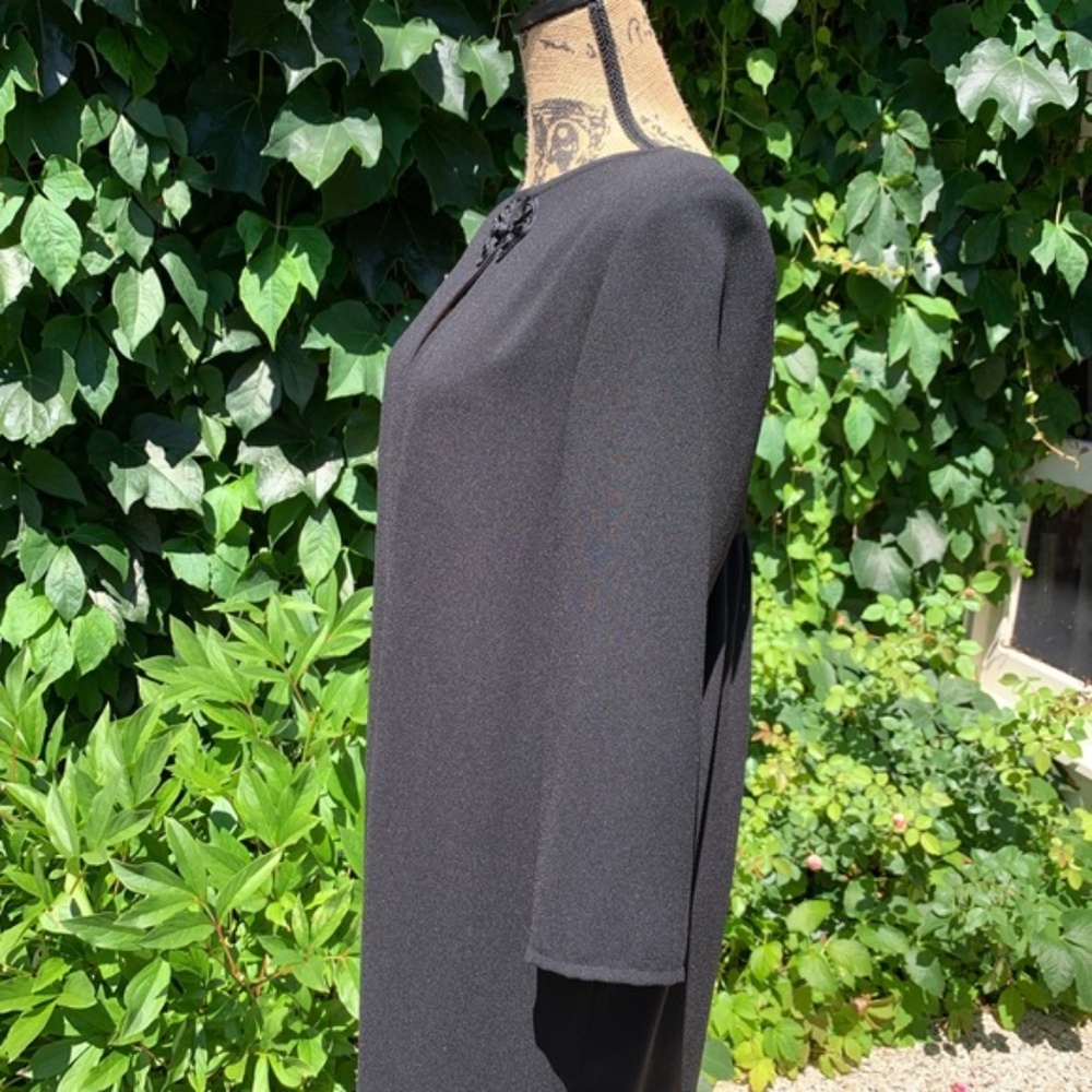 TOM AND LINDA PLATT STUDIO Quiet Luxury Minimalist Elegant Black Dress, 8 - Picture 10 of 11
